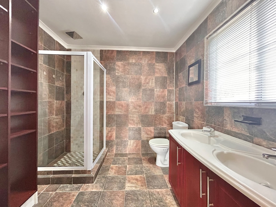 To Let 2 Bedroom Property for Rent in Zeekoevlei Western Cape